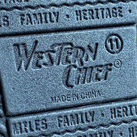 Western Chief Gold Metallic Cross Sandals size 11 - Picture 8 of 10